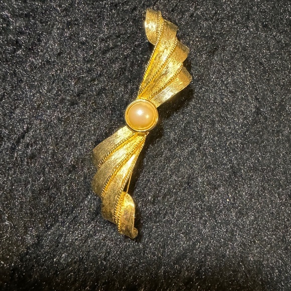 Vintage Givenchy brooch - Picture 6 of 6
